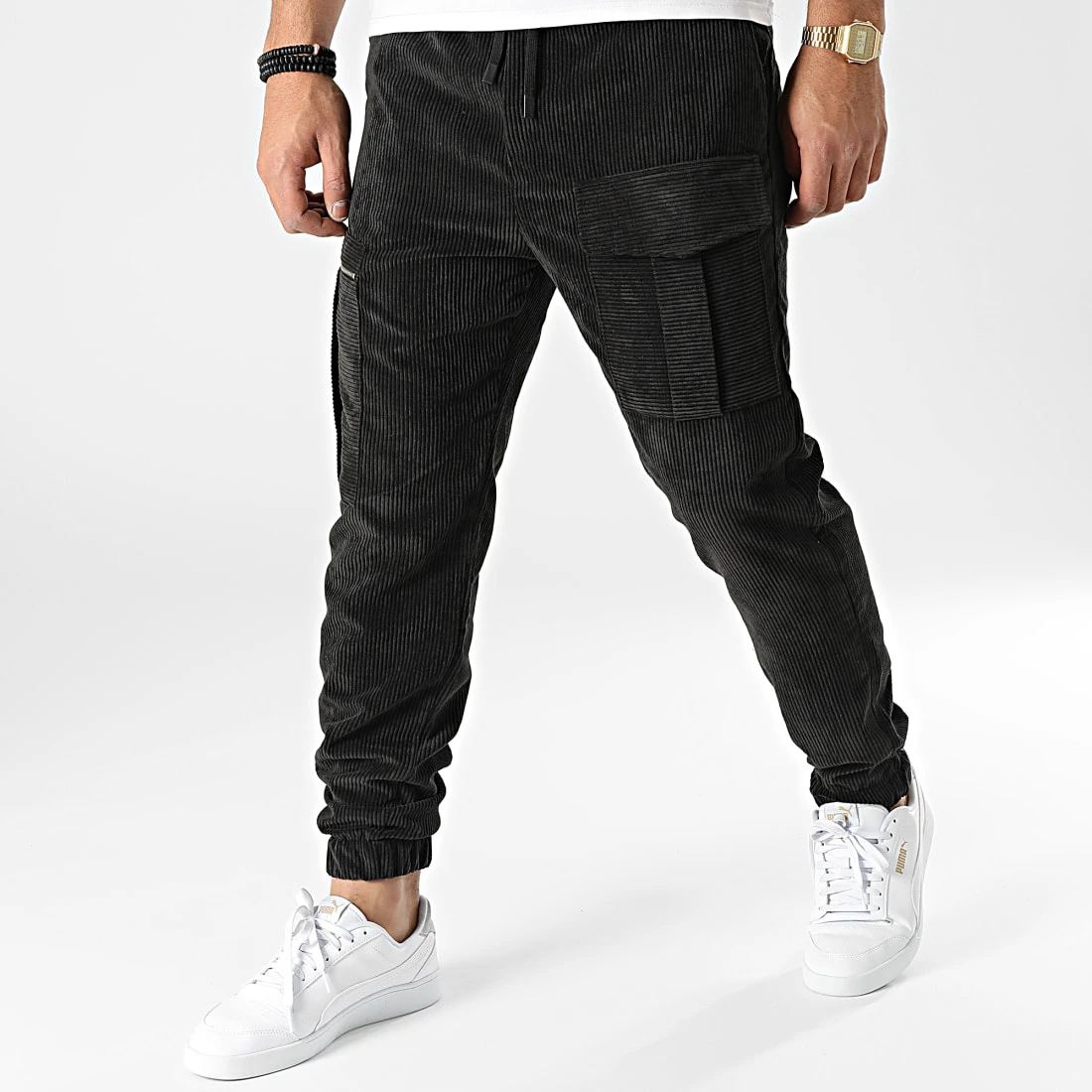 Offres 💯 Jogger Pant Velours 2530 Noir de Classic Series ✨ 3 Offres 💯 Jogger Pant Velours 2530 Noir de Classic Series ✨