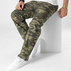 Les meilleures critiques de ⭐ Jogger Pant Camouflage Mili Vert Kaki de Classic Series 💯 -HautStyle Boutique classic series 300860 AW21 COLL 02 004 CAMO 20220301T143133 03