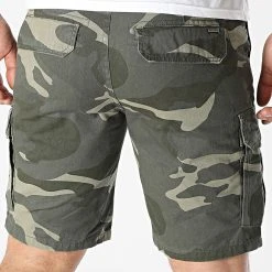 Offres 🎁 Short Cargo Camouflage H70022Y62147K Vert Kaki de Classic Series ⭐ -HautStyle Boutique classic series 309670 H70022Y62147K CAMO 20220318T154729 04