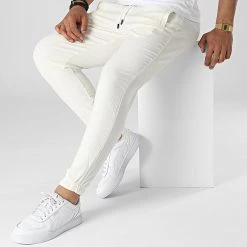 Meilleur prix ⌛ Pantalon Jogging E004 Beige de Classic Series 🛒 -HautStyle Boutique classic series 317476 E004 WHITE 20220509T154732 03