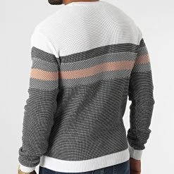 Vente flash ⌛ Pull 52286 Beige Clair Noir de Classic Series ✨ -HautStyle Boutique classic series 330814 52286 BLANC 20220805T103008 04