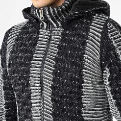 Acheter ⭐ Gilet Capuche 3002 Noir Blanc de Classic Series ✨ 7 Acheter ⭐ Gilet Capuche 3002 Noir Blanc de Classic Series ✨ -HautStyle Boutique classic series 336666 3002 BLACK WHITE 20220912T155444 02