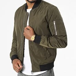 Les meilleures critiques de 🧨 Veste Bomber LP55653 Vert Kaki de Classic Series 🛒 -HautStyle Boutique classic series 340677 LP55653 K KHAKI 20220929T160535 03
