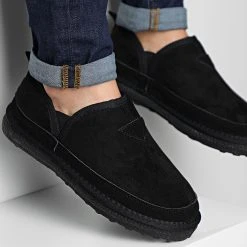 Grosses soldes ✔️ Chaussures UB8323 Noir de Classic Series ✨